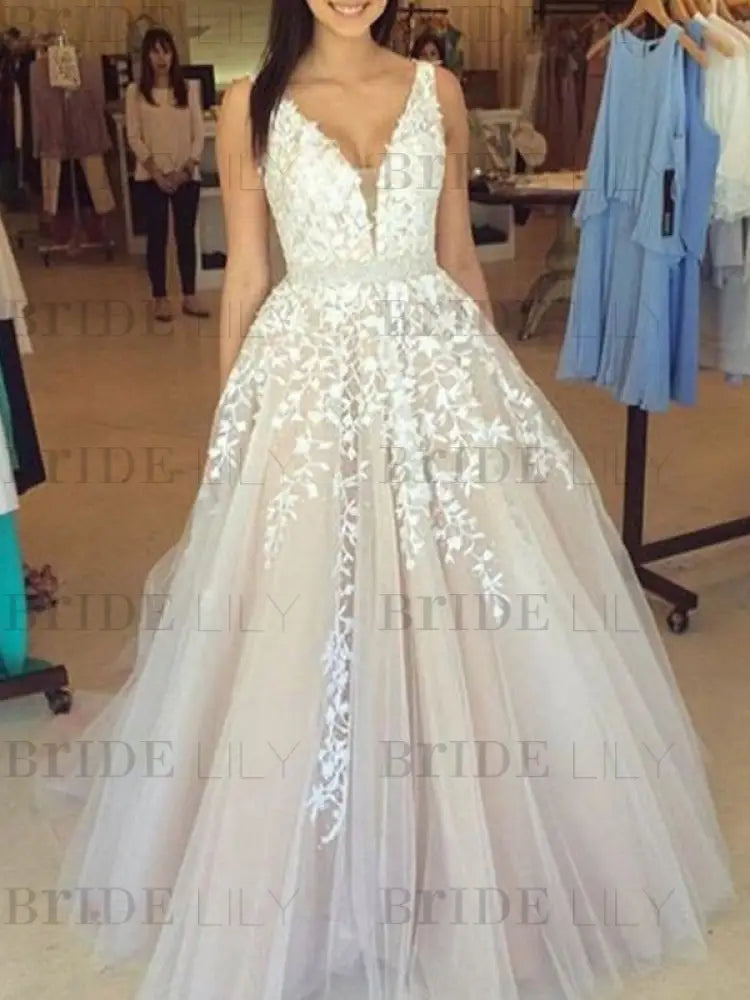 A-Line/Princess V-Neck Sleeveless Applique Tulle Wedding Dresses
