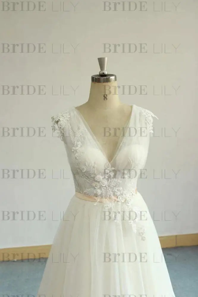 Bridelily Awesome Appliques V-neck Tulle Wedding Dress