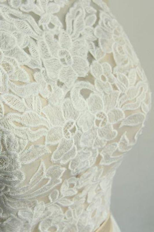 Bridelily Elegant Halter Lace Tulle A-line Wedding Dress