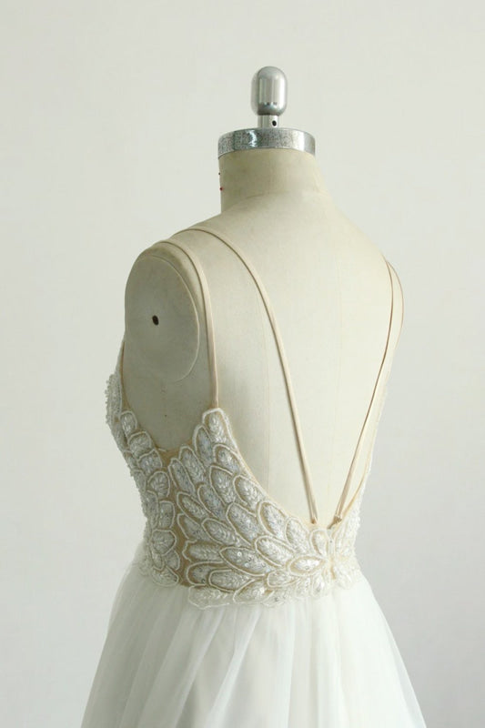Chic Strap Spaghetti Appliques Tulle Wedding Dress