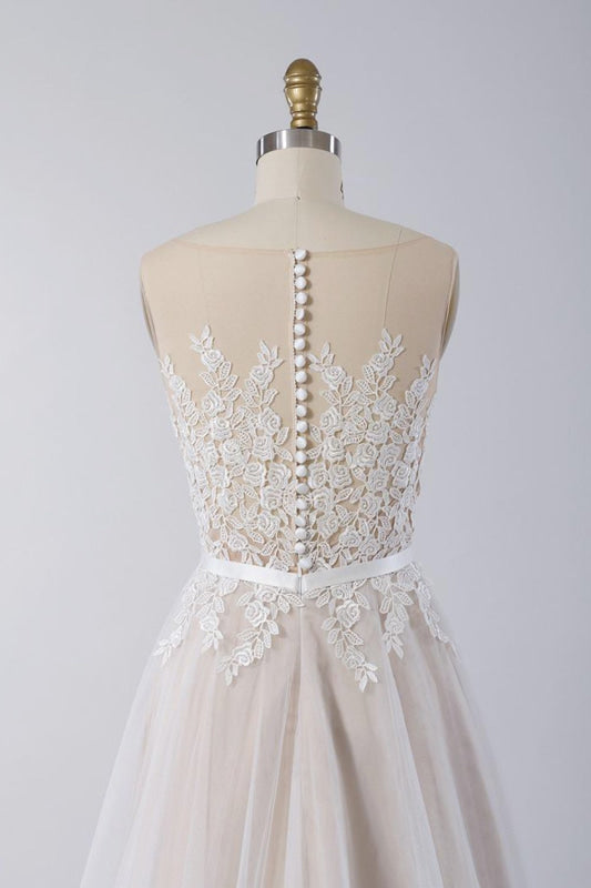 Graceful Appliques Tulle A-line Wedding Dress