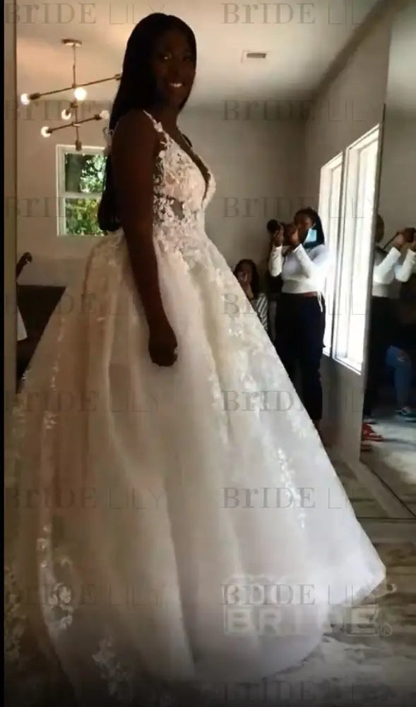 SD2089 V neck Floral Appliques Lace A-line Wedding Dress