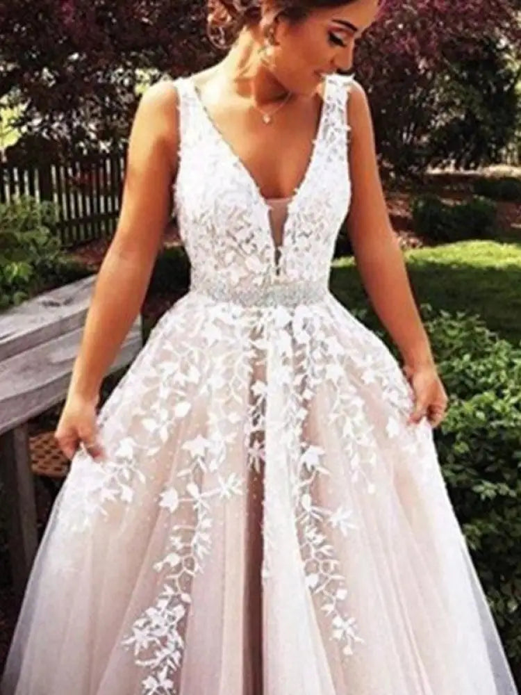 A-Line/Princess V-Neck Sleeveless Applique Tulle Wedding Dresses