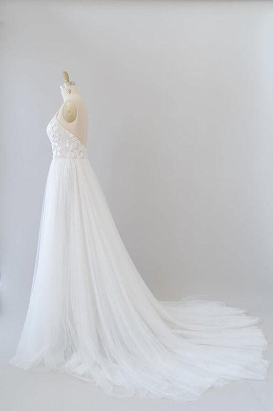 Amazing Chapel Train Appliques Tulle Wedding Dress