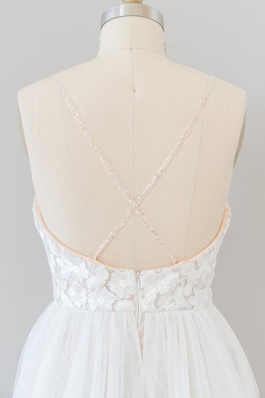 Amazing Chapel Train Appliques Tulle Wedding Dress