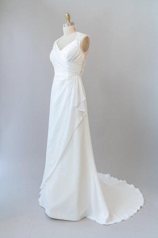Ruffle Sleeveless Lace Chiffon Sheath Wedding Dress