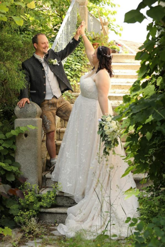 Beautiful Sleeveless Aline Wedding Dress Plus Size with Sash Floral Lace Tulle Bridal Gown