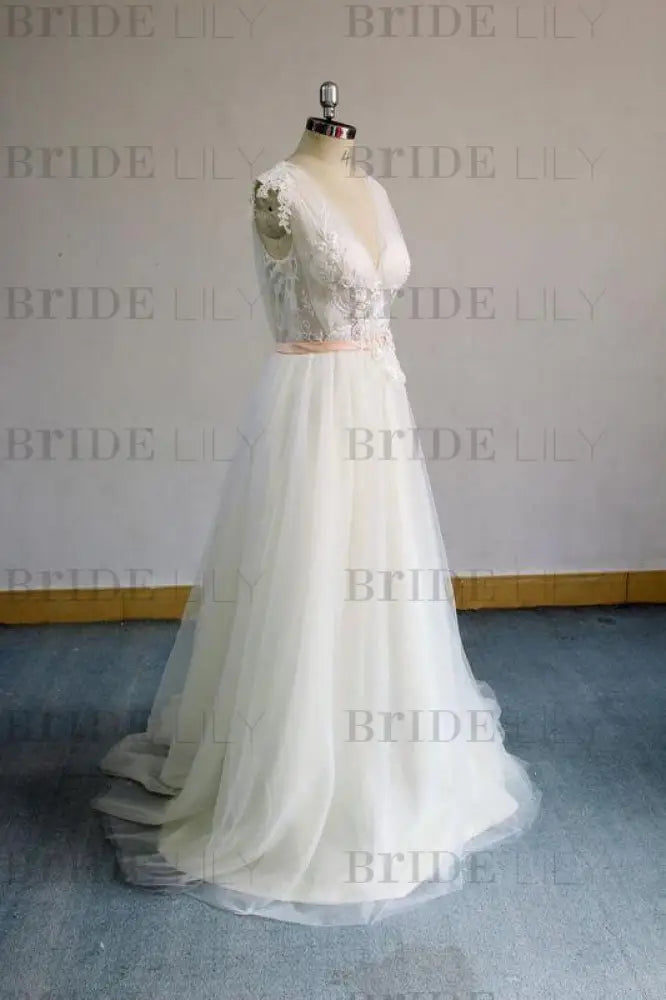 Bridelily Awesome Appliques V-neck Tulle Wedding Dress