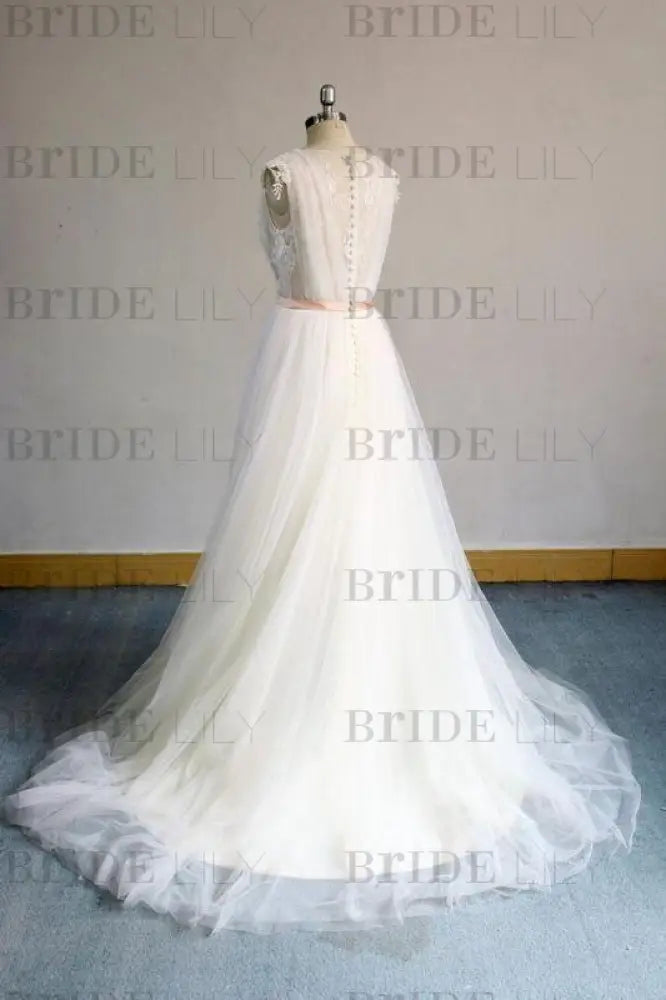 Bridelily Awesome Appliques V-neck Tulle Wedding Dress