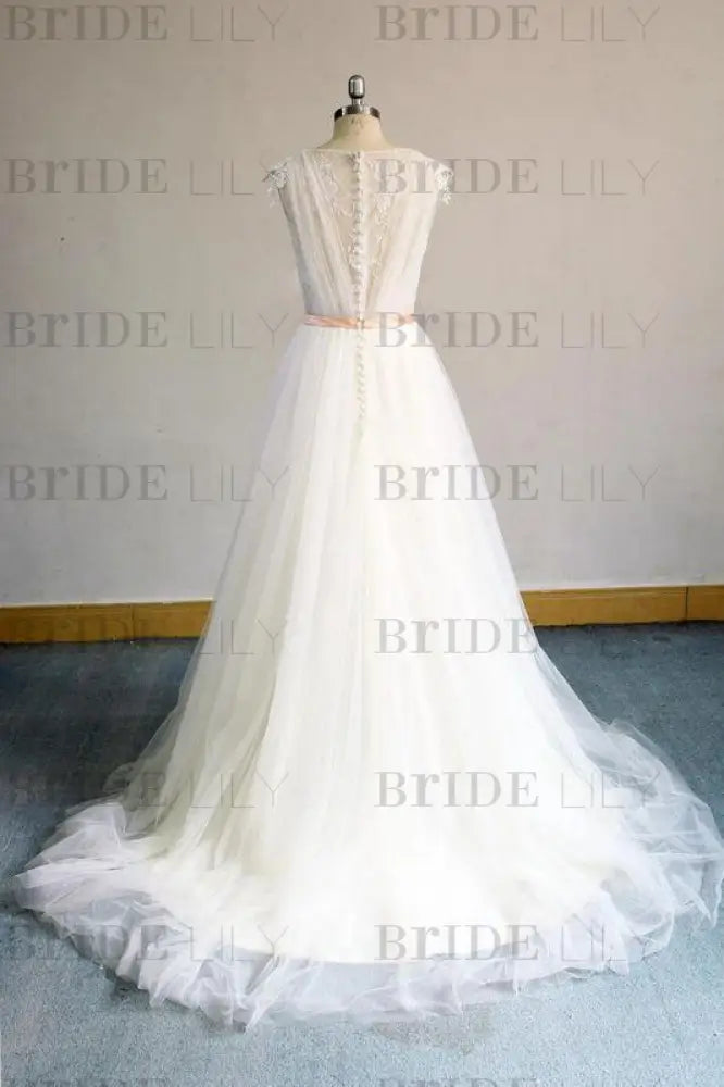 Bridelily Awesome Appliques V-neck Tulle Wedding Dress