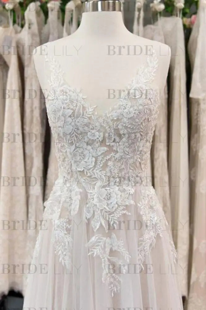 Bridelily Chic V-neck Appliques Tulle A-line Wedding Dress