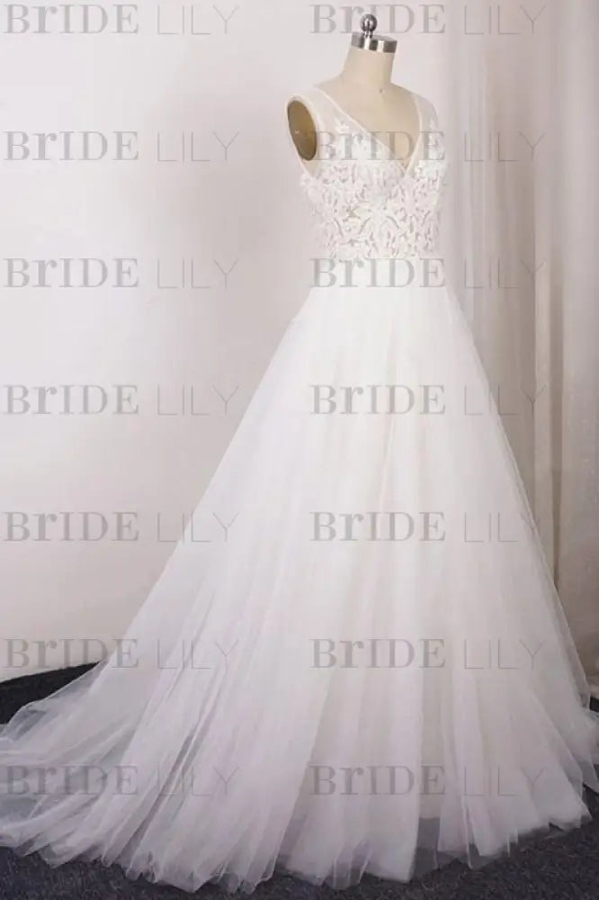 Bridelily V-neck Appliques Tulle A-line Wedding Dress