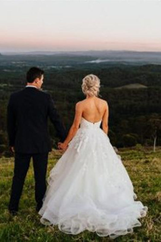 Charming Sweetheart Tulle Puffy Backless Beach Wedding Dress