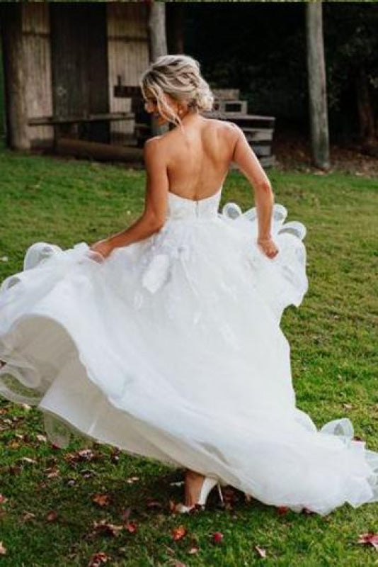 Charming Sweetheart Tulle Puffy Backless Beach Wedding Dress