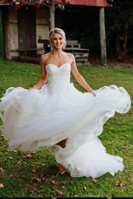Charming Sweetheart Tulle Puffy Backless Beach Wedding Dress