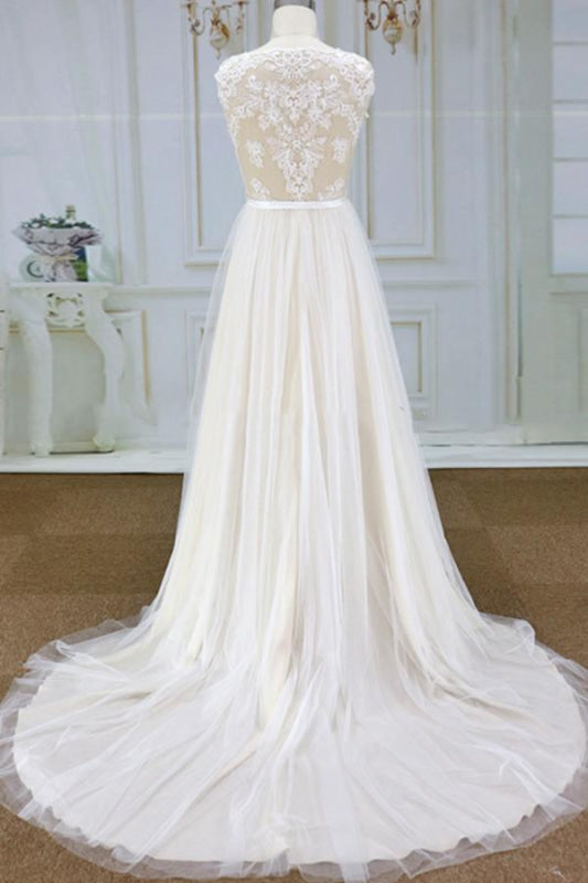 Chic Lace Chapel Train Tulle A-line Wedding Dress