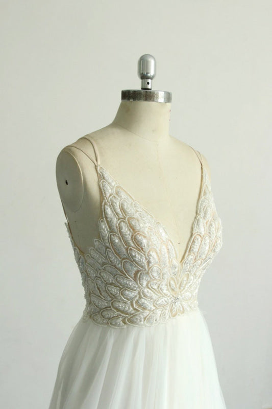 Chic Strap Spaghetti Appliques Tulle Wedding Dress