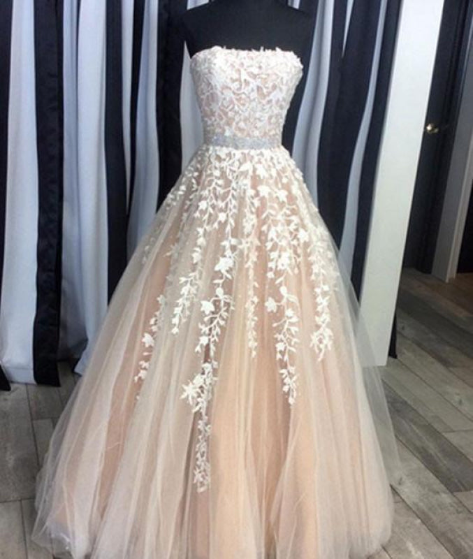 Custom-made Lace Appliques Tulle Long Wedding Dress