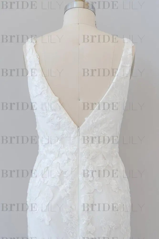 Deep V-neck Appliques Tulle Mermaid Wedding Dress