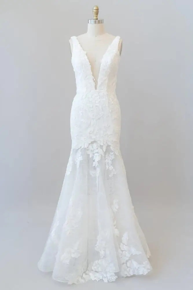 Deep V-neck Appliques Tulle Mermaid Wedding Dress