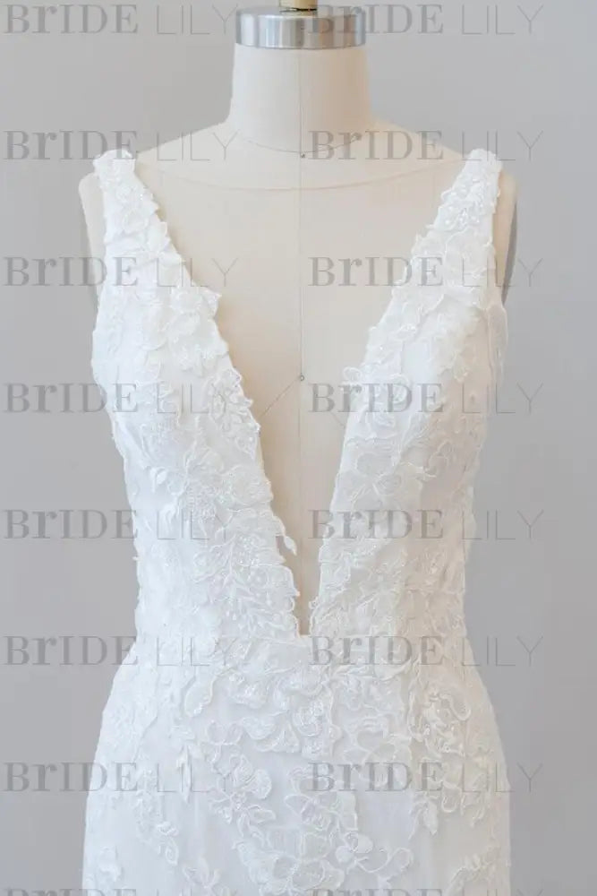 Deep V-neck Appliques Tulle Mermaid Wedding Dress