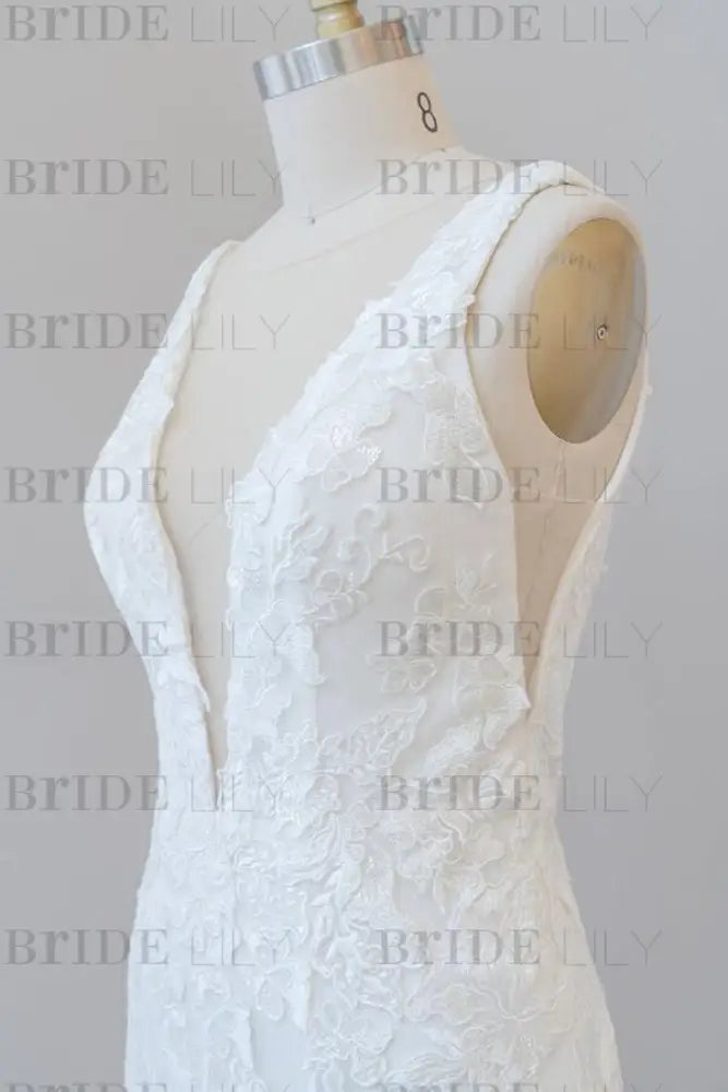 Deep V-neck Appliques Tulle Mermaid Wedding Dress