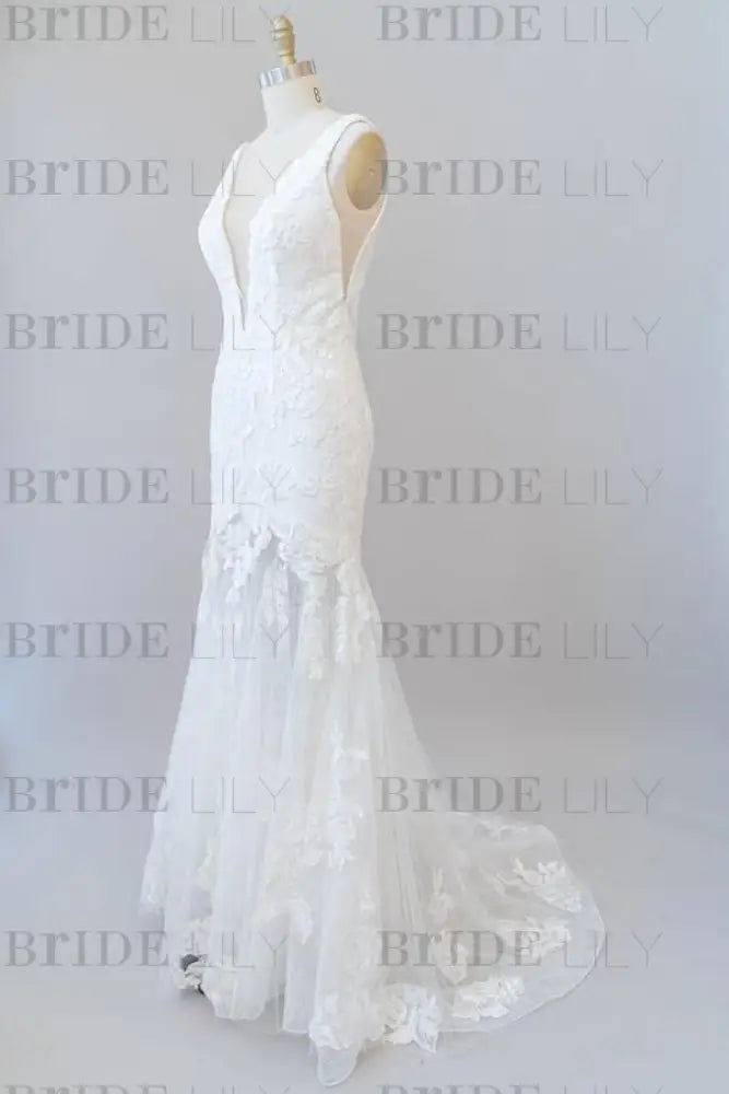 Deep V-neck Appliques Tulle Mermaid Wedding Dress