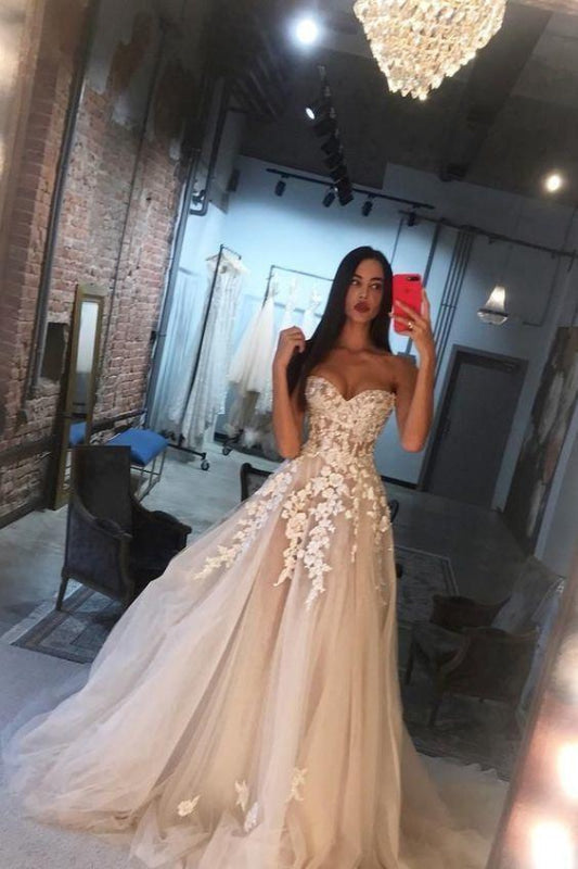 Elegant A Line Sweetheart Tulle Lace Applique Ivory Wedding Dress