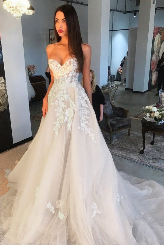 Elegant A Line Sweetheart Tulle Lace Applique Ivory Wedding Dress