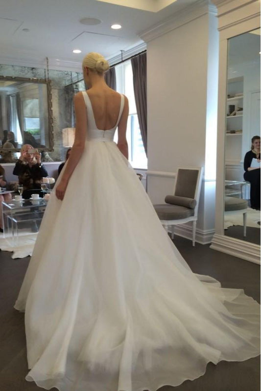 Elegant Ivory Bateau Backless Sleeveless A-line Tulle Wedding Dress