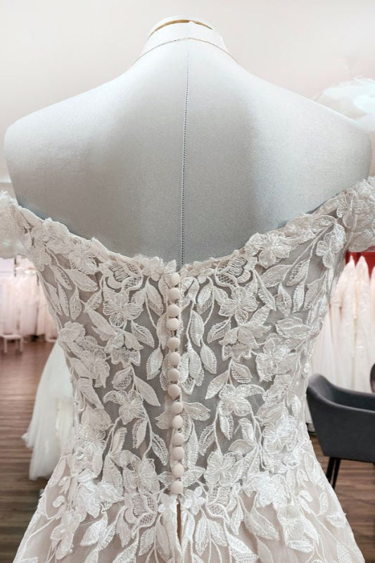 Elegant Off-the-shoulder A-line Wedding Dress Featuring Ruffles and Tulle Lace