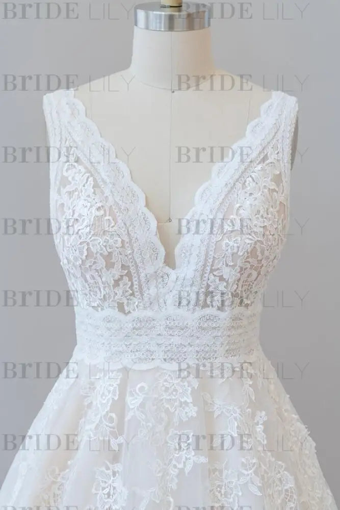 Elegant V-neck Appliques Tulle A-line Wedding Dress Sleeveless