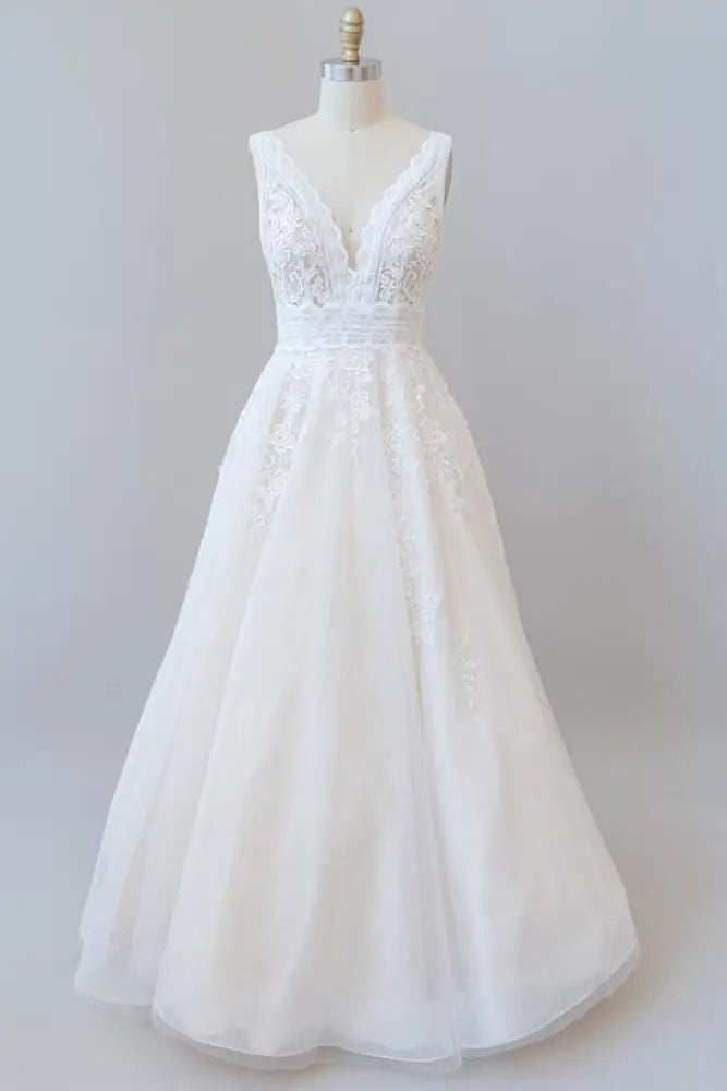 Elegant V-neck Appliques Tulle A-line Wedding Dress Sleeveless