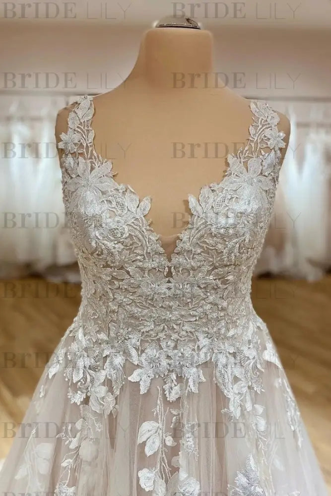 Elegant V-neck Lace Tulle Aline Wedding Dress Appliques Sleeveless