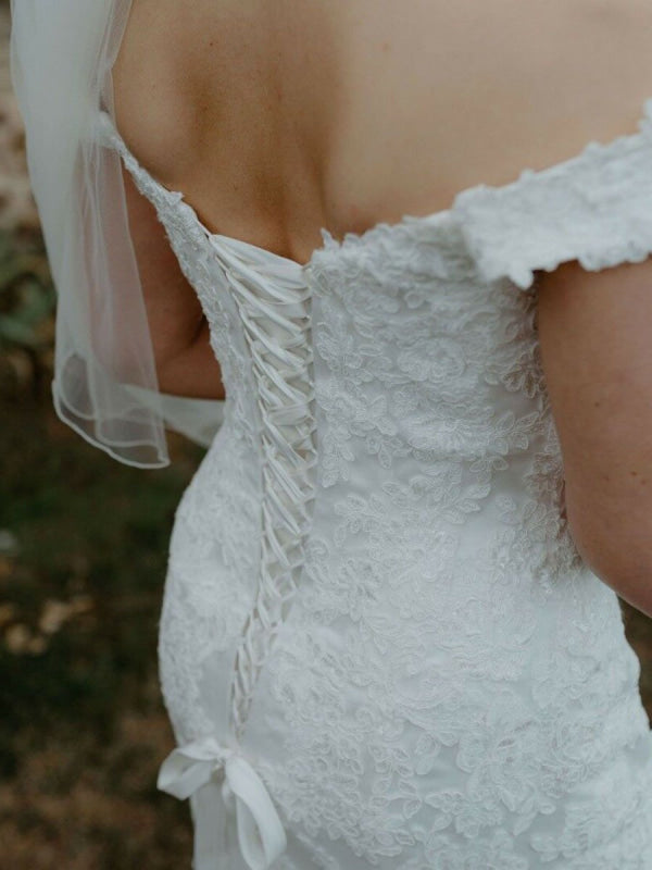 Eye-catching Sashes Lace Mermaid Wedding Dresses