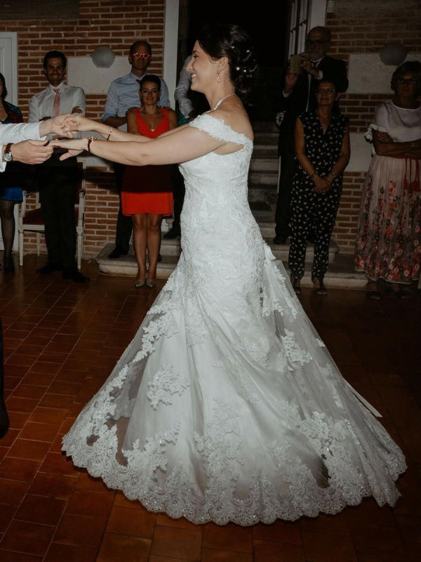 Eye-catching Sashes Lace Mermaid Wedding Dresses