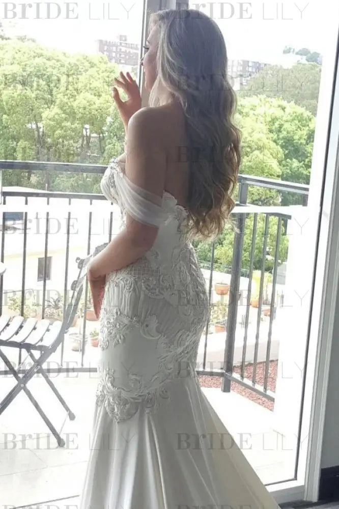 Gorgeous Mermaid Off the Shoulder Lace Appliques Wedding Dress