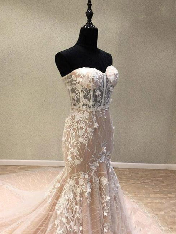 Gorgeous Sweetheart Mermaid Lace Appliqued Strapless Wedding Dress