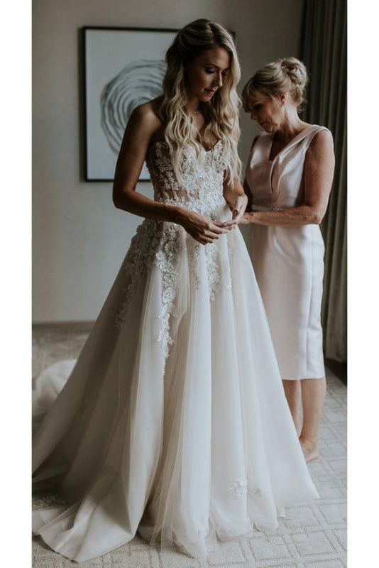 Ivory Lace Applique Tulle Sweetheart Strapless A-Line Beach Wedding Dress