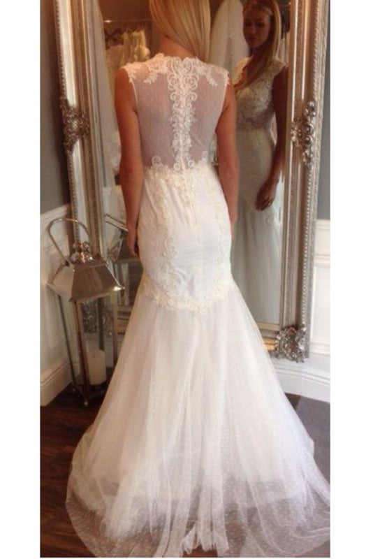 Ivory V Neck Sleeveless Mermaid Long Tulle Wedding Dress