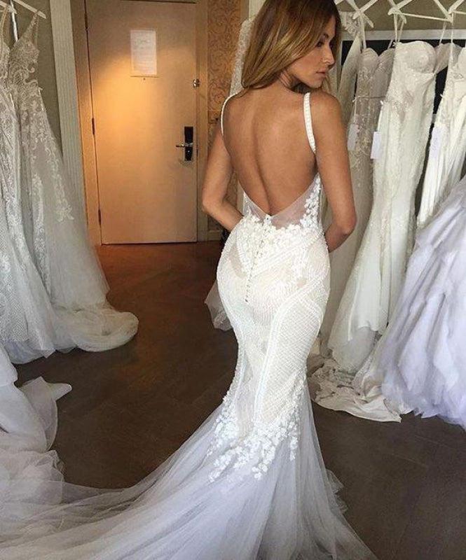 Luxurious Deep V-neck Tulle Mermaid Wedding Dress