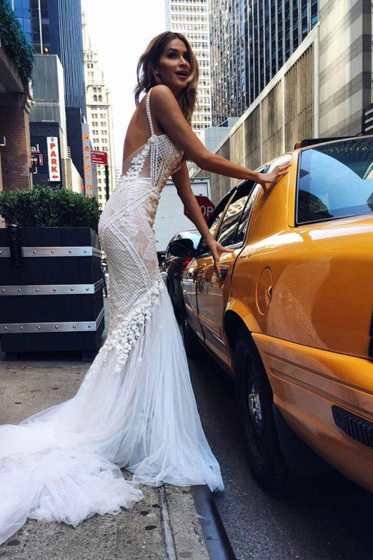 Luxurious Deep V-neck Tulle Mermaid Wedding Dress