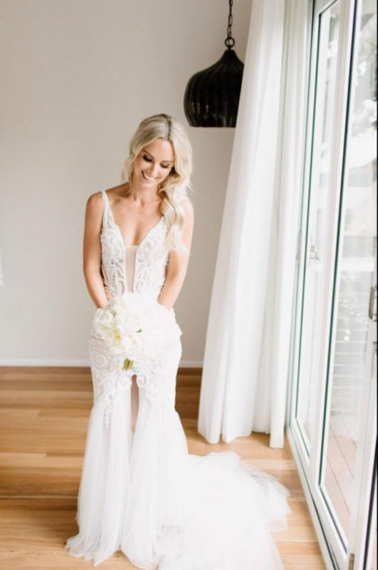 Mermaid Lace Deep V-neck Tulle Beach Wedding Dress
