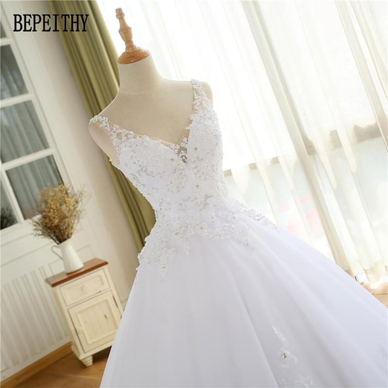 Modest V-Neck Lace-Up Aline Wedding Dresses Sleeveless