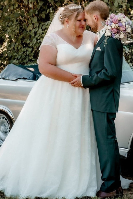 Plus Size Aline Wedding Dresses Tulle V-neck Bridal Gown with Cap Sleeves