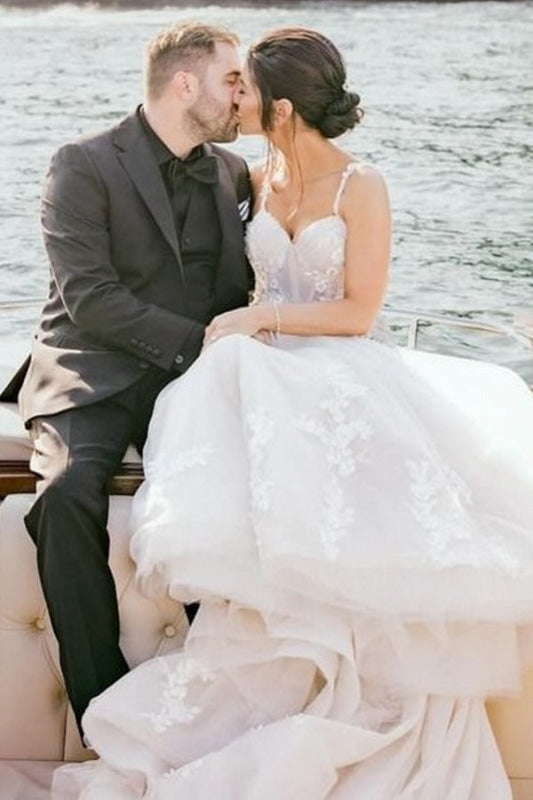 Romantic Sweetheart  Spaghetti Straps Appliques Lace Wedding Dress with Train