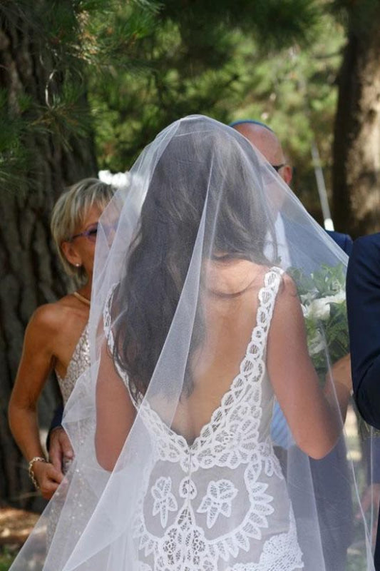 Simple V-Neck Sleeveless Mermaid Lace Backless Beach Wedding Dress
