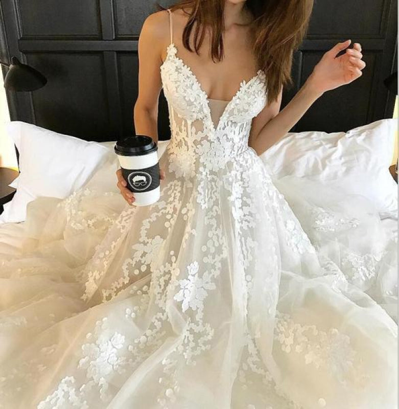 Spaghetti Strap V Neck Beach Court Train Tulle Wedding Dress with Lace