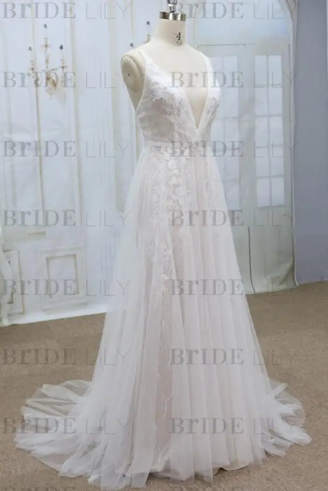 Spaghetti Strap V-neck Lace Tulle Wedding Dress