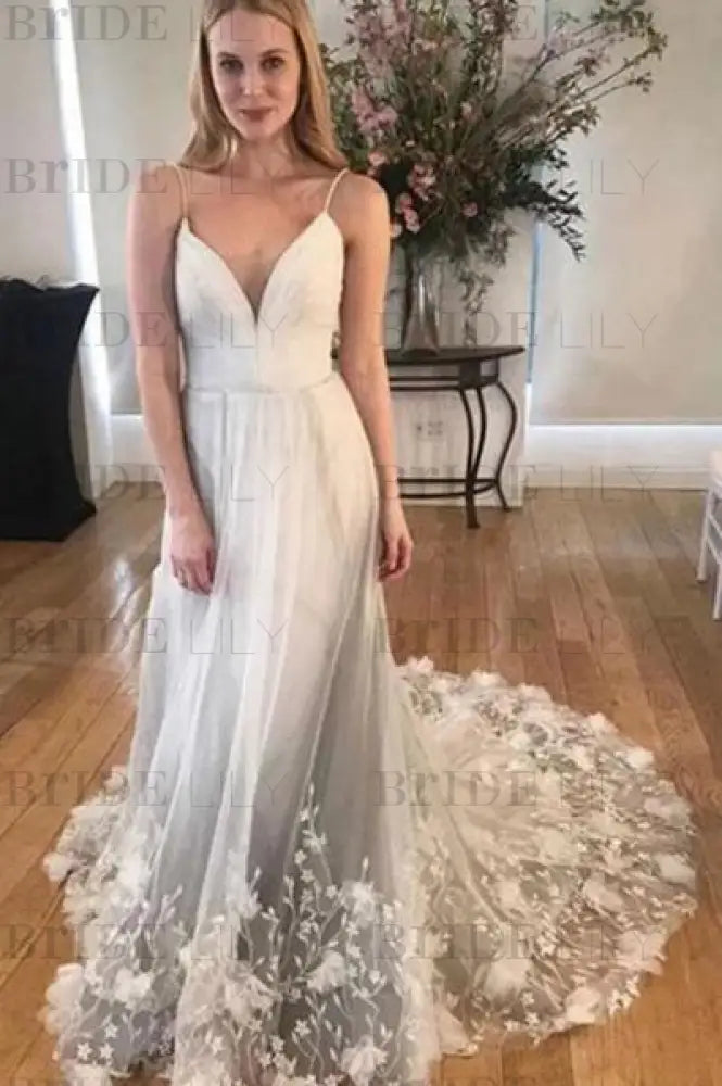 Spaghetti Strap V Neck Tulle Lace Appliques Long Wedding Dress